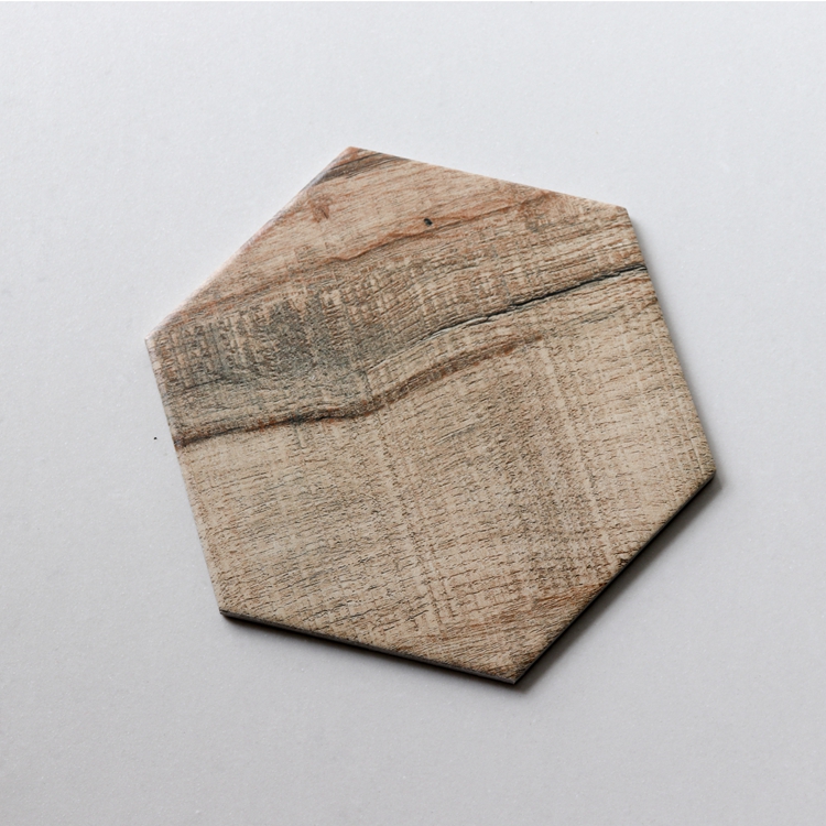 La madera parecía no la teja hexagonal de cerámica mate antideslizante para la pared y el piso